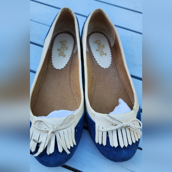 gei gei Shoes - Italian leather and suede ballet flats in blue and ecru in size 38